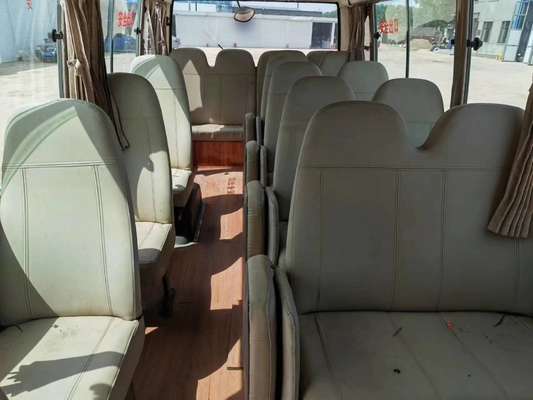 2017 سنة 29 مقعدًا تستخدم حافلة تويوتا كوستر مع محرك ديزل 1 هرتز مع باب قابل للطي