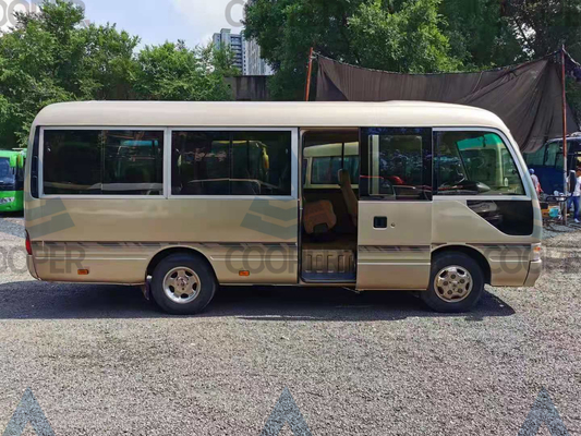 23-29 مقعدًا تستخدم Toyota Bus Toyota Coaster حافلة مستعملة مع ديكور داخلي فاخر