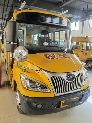 تستخدم Mini School YuTong Bus ZK6575DX53 CA Engine 19 مقعدًا مكيف هواء