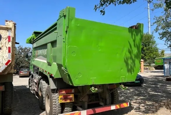 شاحنة قلابة مستعملة HOWO Sino Dump Truck 8 × 4 Drive Mode تستخدم شاحنة محرك ديزل