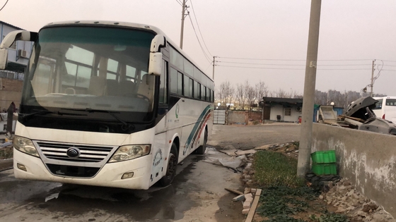 المحرك الأمامي للحافلة السياحية المستعملة 53 مقعدًا تستخدم نافذة Yutong Bus ZK6112D المنزلقة