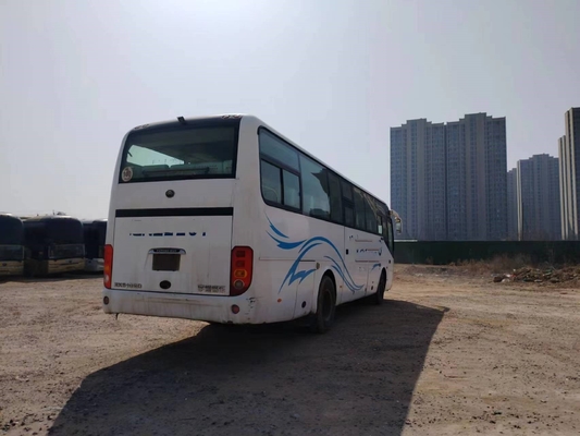 مستعملة ميكروباص 43 مقعدًا بأبواب مزدوجة اللون الأبيض تستخدم محرك Yutong Bus ZK6102D Yuchai