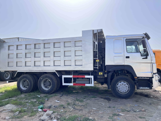 شاحنات Howo مستعملة 8 أمتار 380hp 6 سلندرات محرك ديزل EURO III 10 عجلات 6 × 4 Howo Dump Truck ZZ3257