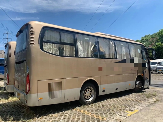 حافلة سياحية مستعملة Weichai Engine 34 مقعدًا 2018 سنة ذهبية اللون 8 أمتار اليد الثانية Kinglong XMQ6802