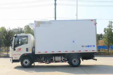 شاحنات البضائع المستعملة سعة التحميل 10m³ شاحنة مبردة 4 × 2 وضع القيادة Left Hand Dirve HOWO Brand