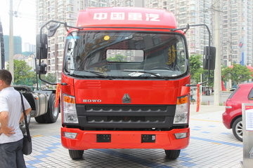 شاحنات الوقود المستخدمة Sinotruck Howo Cargo Truck تحميل الوزن 8-10 طن 4 × 2 وضع القيادة محرك اليد اليمنى