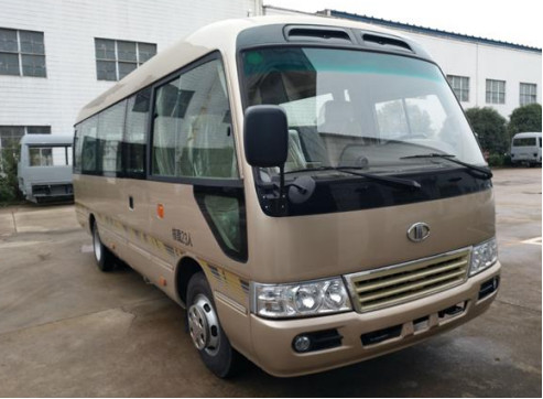 تستخدم الحافلات الصغيرة العلامة التجارية الصينية Mudan Minibus 23 مقعدًا على المقود الأيمن