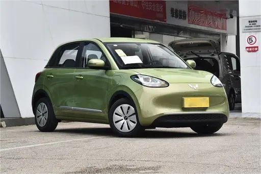 سيارات الطاقة الجديدة المستعملة وولينغ بينجو 333KM 2023 نموذج أورورا أخضر اللون