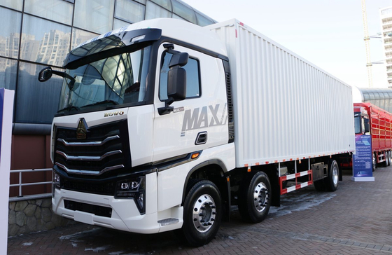 شاحنة شحن مربع مستعملة شاحنة سينوتراك ماكس 6 * 2 نموذج للخدمات الثقيلة حاوية مربع ديزل محرك
