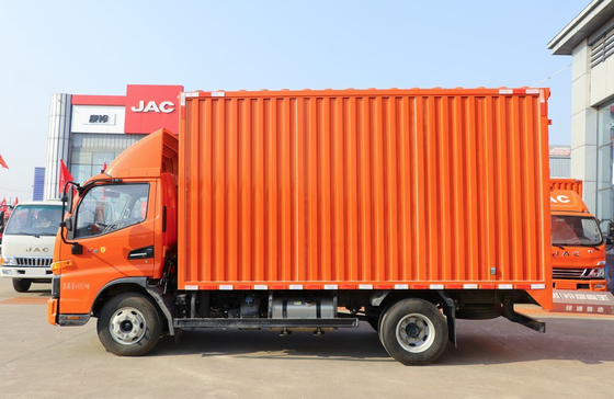 شاحنة خفيفة مستعملة تحميل 8 طن JAC V6 يدوي محور واحد 300L سعة ناقلة النفط