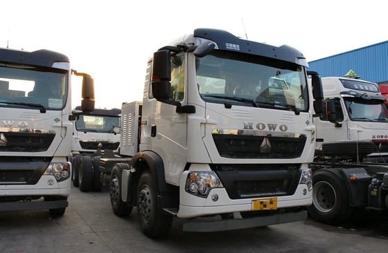 شاحنة سينو تيبر هوو هومبر شاسية 8 × 4 سيارة واحدة مقعدين LNG 290hp 9.2 متر طويل