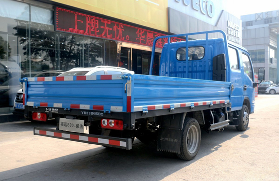 شاحنات الشحن في غانا شاحنة SAIC خفيفة 2 صفوف مقاعد صندوق سرير مسطح 2300cc محرك