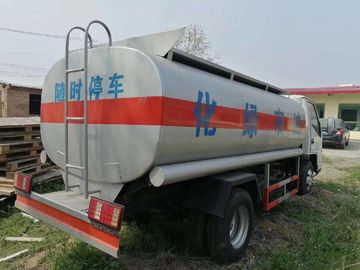 تستخدم شاحنات الصهريج لنقل النفط شاحنة JMC للتزود بالوقود 5 طن