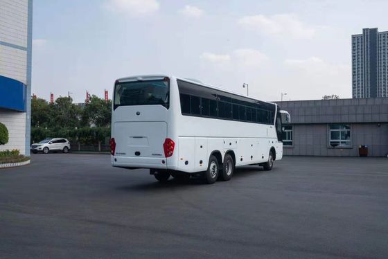 العلامة التجارية الجديدة Yutong Bus ZK6126 ذات المحور المزدوج مع 58 مقعدًا باللون الأبيض في المحرك الخلفي الترويجي