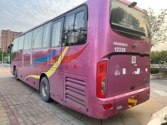 تستخدم الحافلة السياحية موديل XMQ6113 51 مقعدًا من الصلب الشاسيه Yuchai Engine Euro IV 270kw