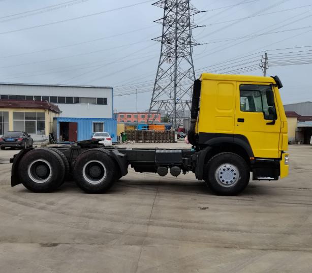 HOWO مستعملة رأس شاحنة جرار Weichai Engine Original 6 * 4 نصف مقطورة شاحنة جرار