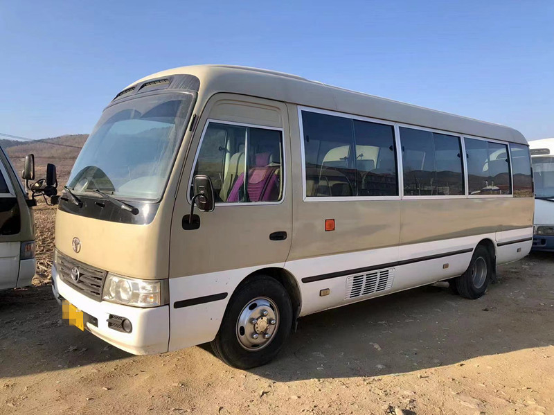 26 مقعدًا تستخدم TOYOTA Coaster Mini Bus Passenger Tourism Bus مع باب كهربائي