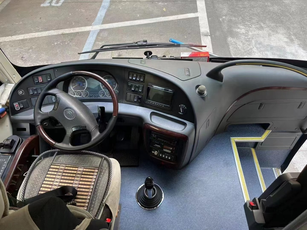 39 مقعدًا تستخدم Yutong Bus ZK6888 Coach RHD Steering Diesel Engines للنقل