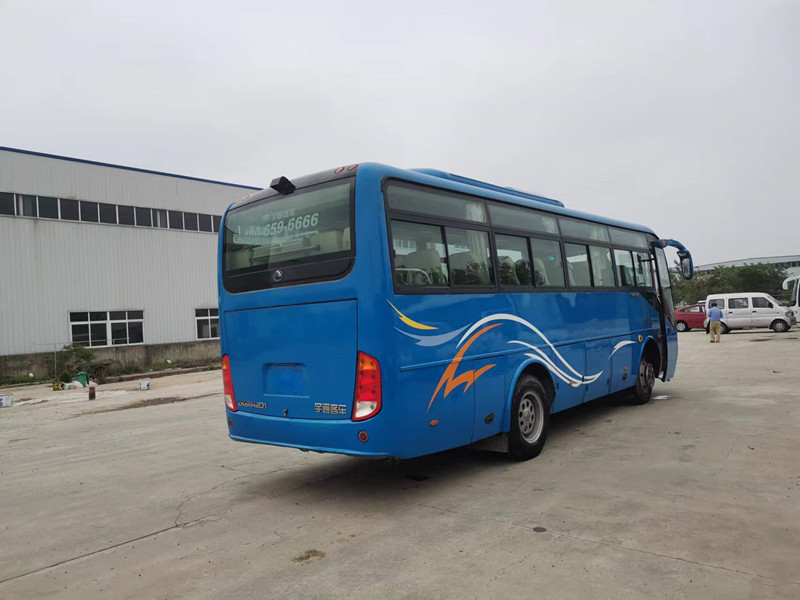 37 مقعدًا تستخدم Yutong Bus ZK6842D Front Engine Coach RHD Steering للنقل