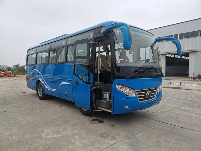 37 مقعدًا تستخدم Yutong Bus ZK6842D Front Engine Coach RHD Steering للنقل