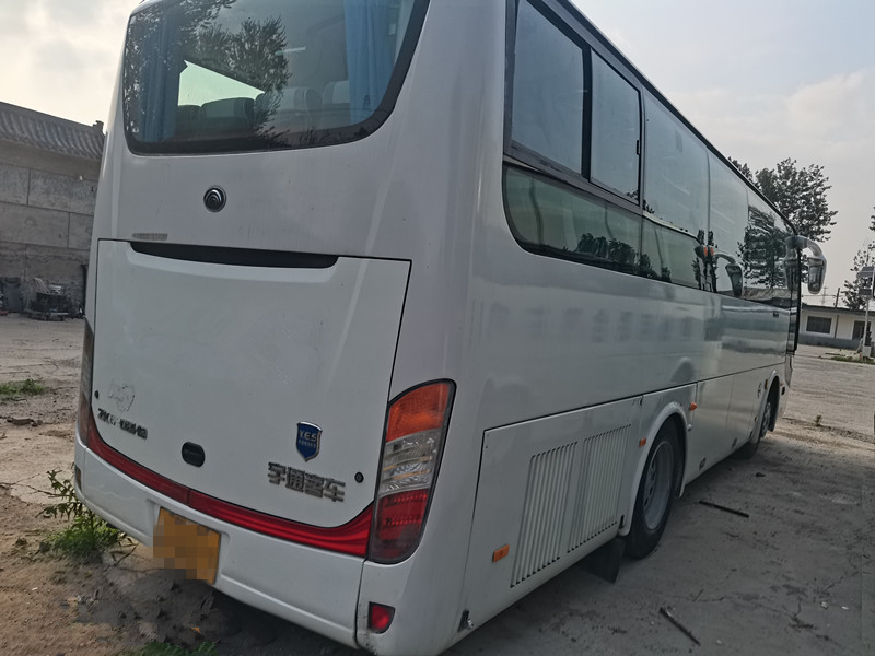 39 مقعدًا ZK6908 تستخدم Yutong Bus لنقل محركات الديزل LHD