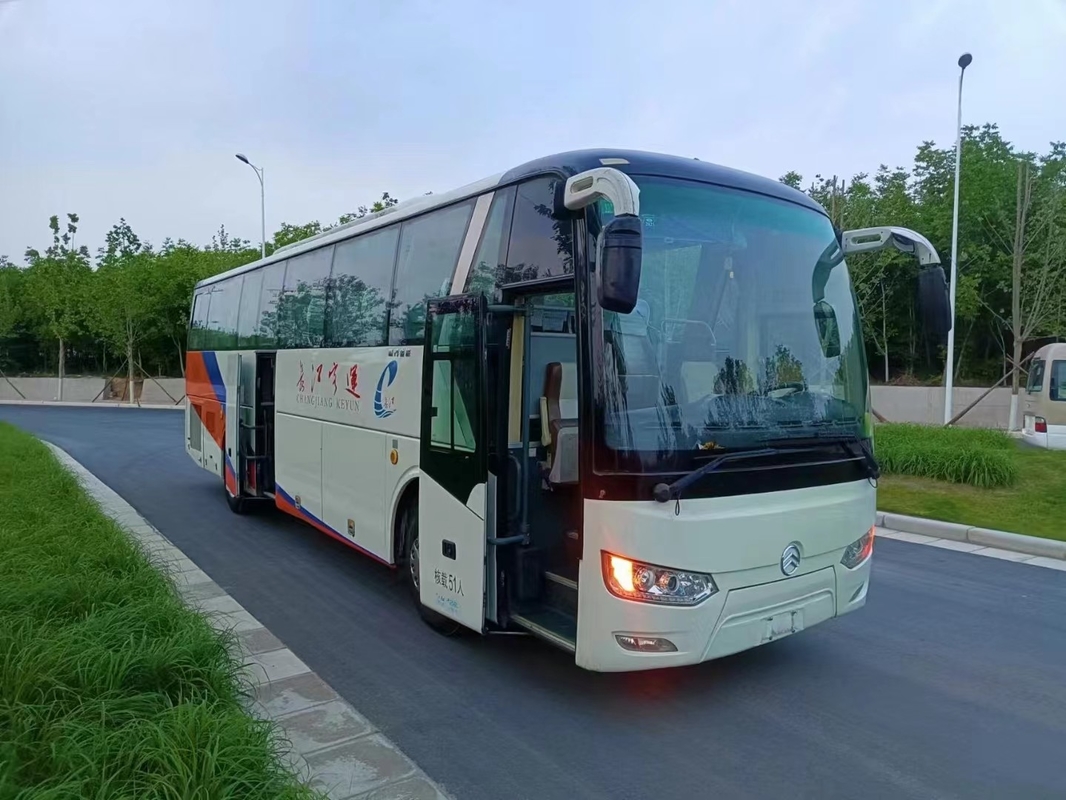 51 مقعدًا Rhd الخلفي محرك الحافلات الباصات الذهبية Golden Dragon XML6113 ببابين Euro IV