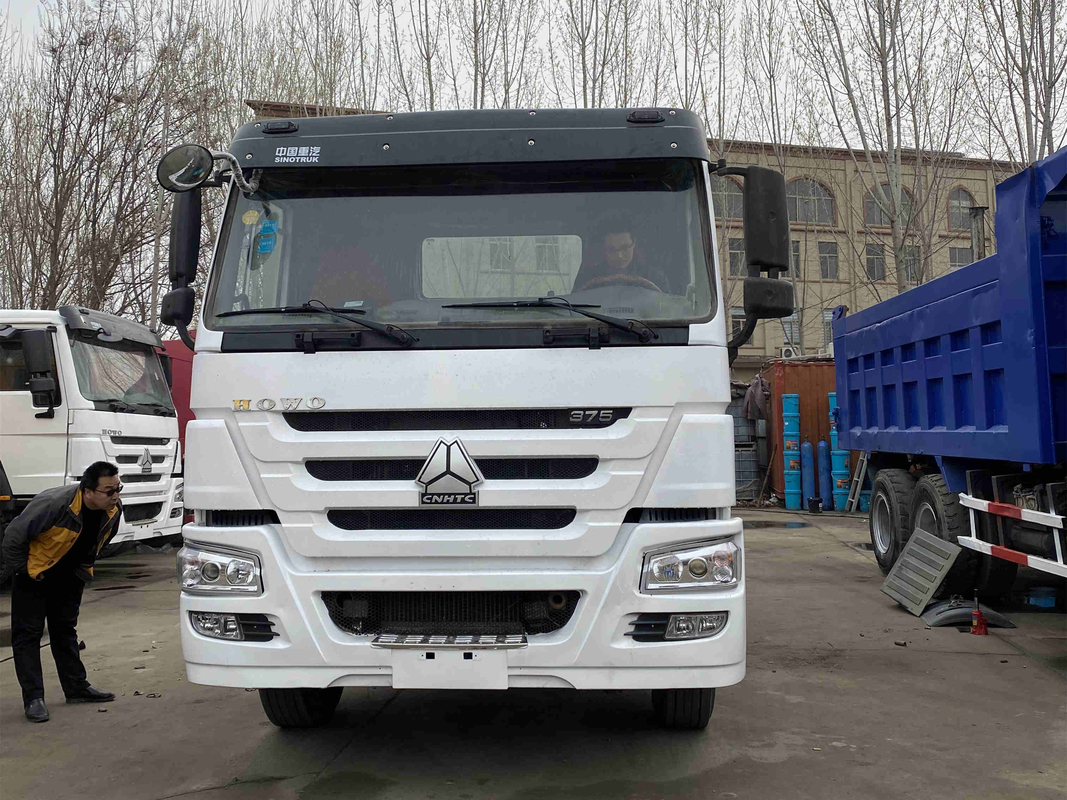 HOWO مستعملة شاحنة جرار 6 * 4 محرك اليد اليسرى 375 / 371hp 2019-2020