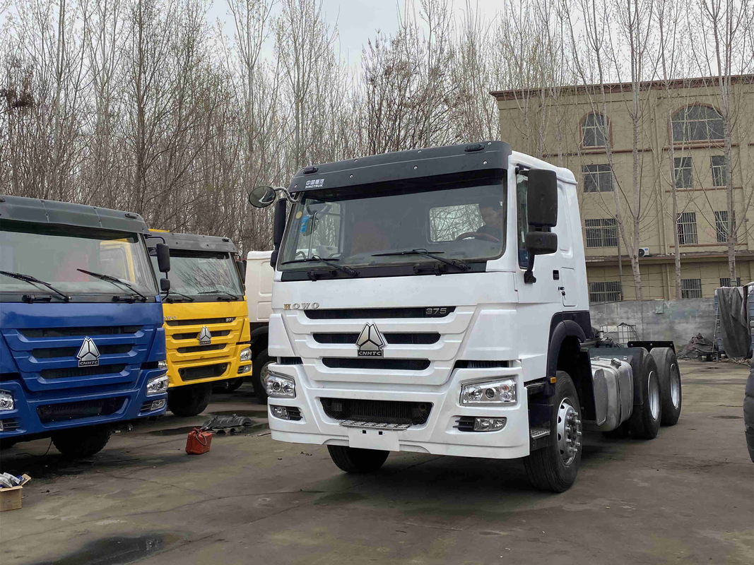 HOWO مستعملة شاحنة جرار 6 * 4 محرك اليد اليسرى 375 / 371hp 2019-2020