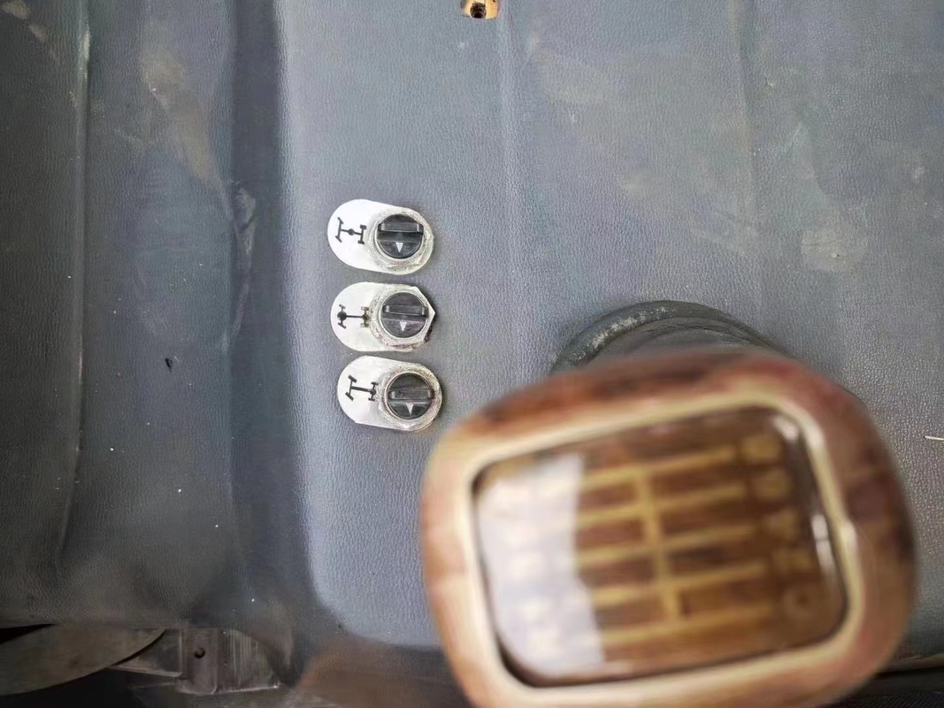 LHD 15 متر مكعب خزان المياه شاحنة الرش 290hp محرك كامل 4X4 قبالة الطريق رش المياه