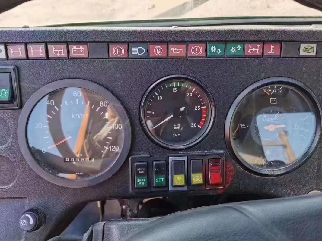 LHD 15 متر مكعب خزان المياه شاحنة الرش 290hp محرك كامل 4X4 قبالة الطريق رش المياه