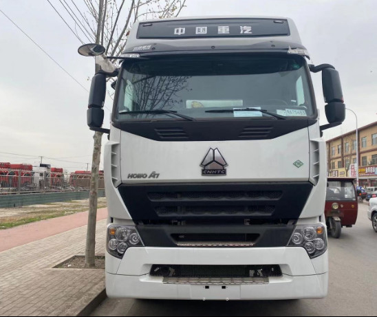 HOWO A7 شاحنة جرار 6 * 4 مستعملة محرك ديزل مستعمل HOWO 371hp 30tons قلابة شاحنة