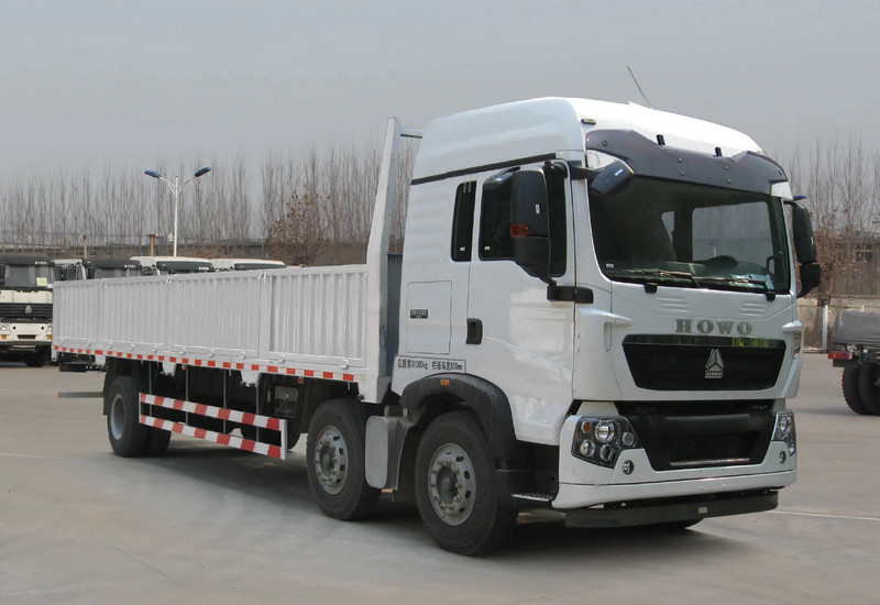 2 شاحنات شاحنة بضائع Euro Ii Howo شاحنة بضائع قوية 420hp سياج مزدوج مقطورات شاحنة