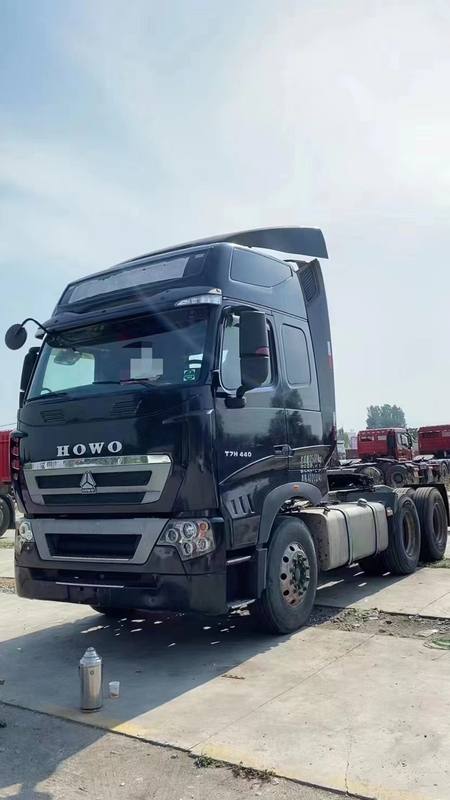 مستعملة Sinotruck 6 * 4 10 Wheel 440 قوة حصان جرار Howo T7 رأس محرك ديزل مقطورة رأس