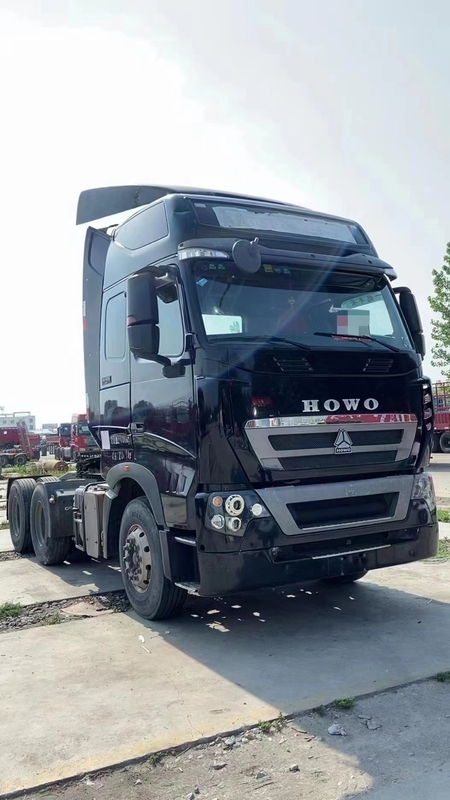 مستعملة Sinotruck 6 * 4 10 Wheel 440 قوة حصان جرار Howo T7 رأس محرك ديزل مقطورة رأس