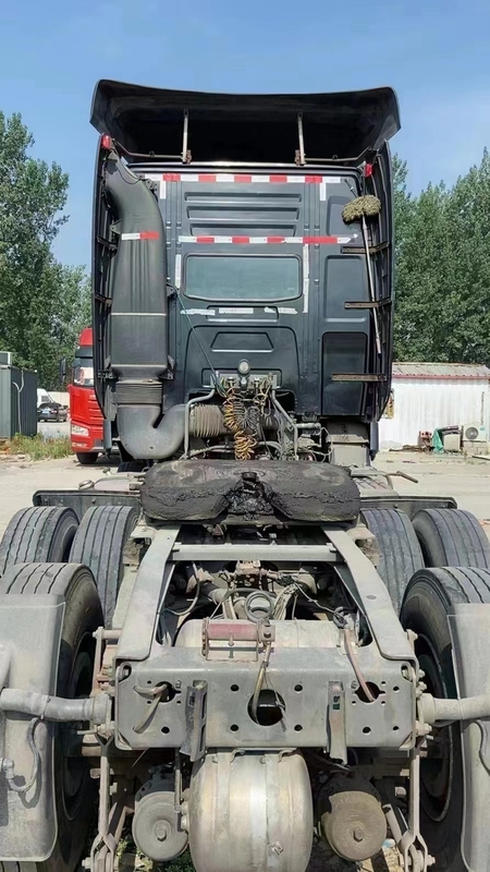 مستعملة Sinotruck 6 * 4 10 Wheel 440 قوة حصان جرار Howo T7 رأس محرك ديزل مقطورة رأس