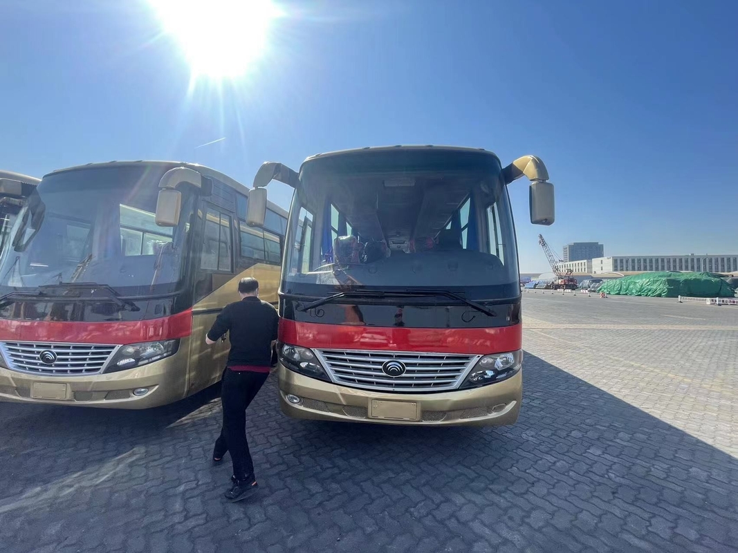 تستخدم الحافلة السياحية محرك أمامي Yutong 53-65seats محرك اليد اليمنى Yuchai ZK6116D