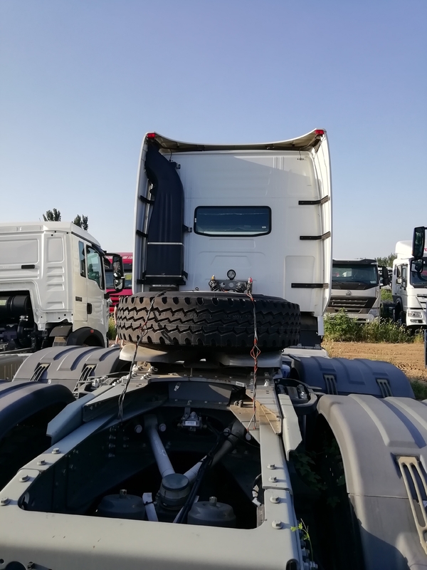 الثقيلة 10 Wheeler HOWO A7 جرار ساينو تراك 6x4 420hp رأس شاحنة جرار