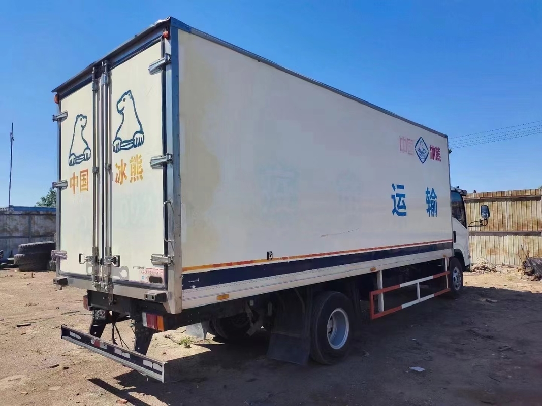 ايسوزو المبردة فان 130P 89kw مستعملة مركبة التبريد سلسلة نقل الديزل 98km / ساعة