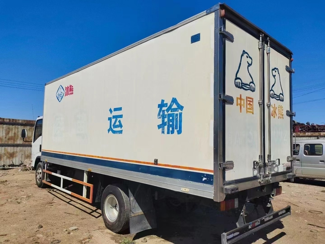 ايسوزو المبردة فان 130P 89kw مستعملة مركبة التبريد سلسلة نقل الديزل 98km / ساعة