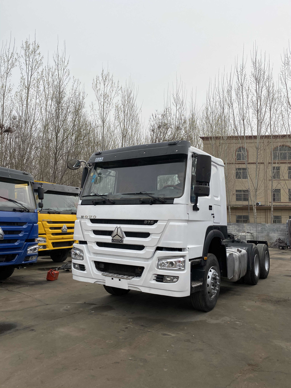 شاحنة جرار Sinotruck Howo الثقيلة المستخدمة مع محرك Weichai 371HP الطلاء الجديد