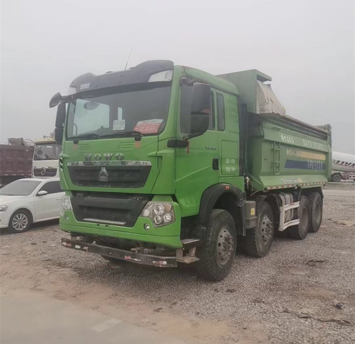 Howo 8x4 أربعة محاور مستعملة قلابة شاحنة قلابة مع 375HP 317HP للبيع