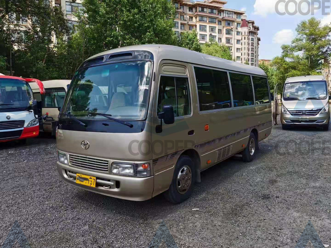 23-29 مقعدًا تستخدم Toyota Bus Toyota Coaster حافلة مستعملة مع ديكور داخلي فاخر