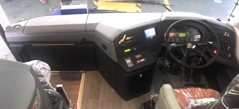 2021 سنة 53 مقعدًا جديد وصول Kinglong XMQ6127cy الحافلة الجديدة مع محرك ديزل RHD التوجيه