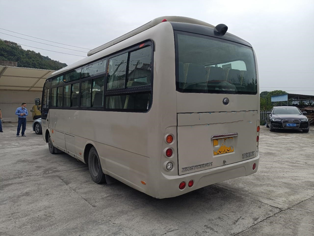 حافلة سياحية صغيرة تستخدم Yutong Bus ZK6729D 130hp باب قابل للطي 28 مقعدًا للتوجيه الأيسر