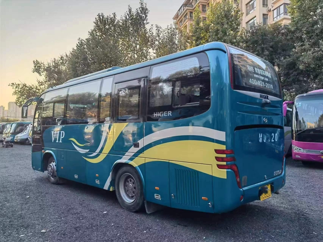 تستخدم حافلات فاخرة Higer KLQ6796 34 مقعدًا LHD محرك خلفي 147kw نظام تعليق زنبركي