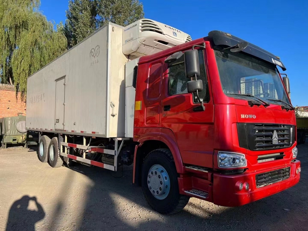 HOWO 10 Wheels 6 * 4 مستعملة ثلاجة شاحنة برادات مبردة حاوية شاحنة للبيع