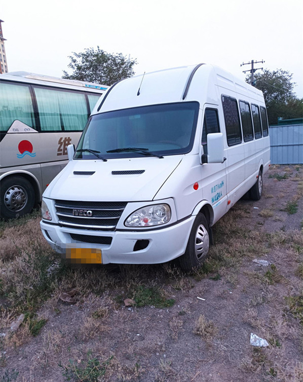 2017 سنة 23 Seater Iveco حافلة مستعملة مع مكيف هواء بمقعد جلدي في حالة جيدة