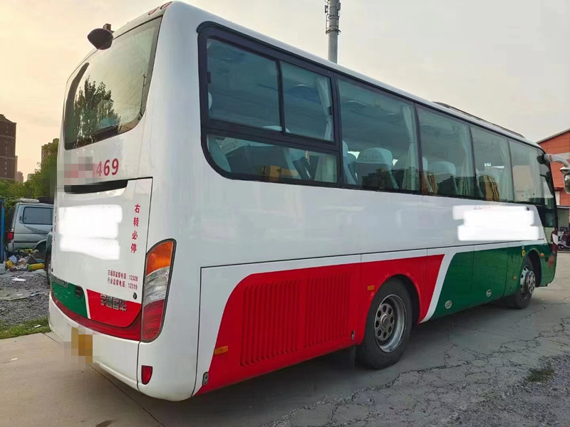 2015 سنة 37 مقاعد مستعملة Yutong Bus ZK6888 Coach Bus Diesel Engines للنقل