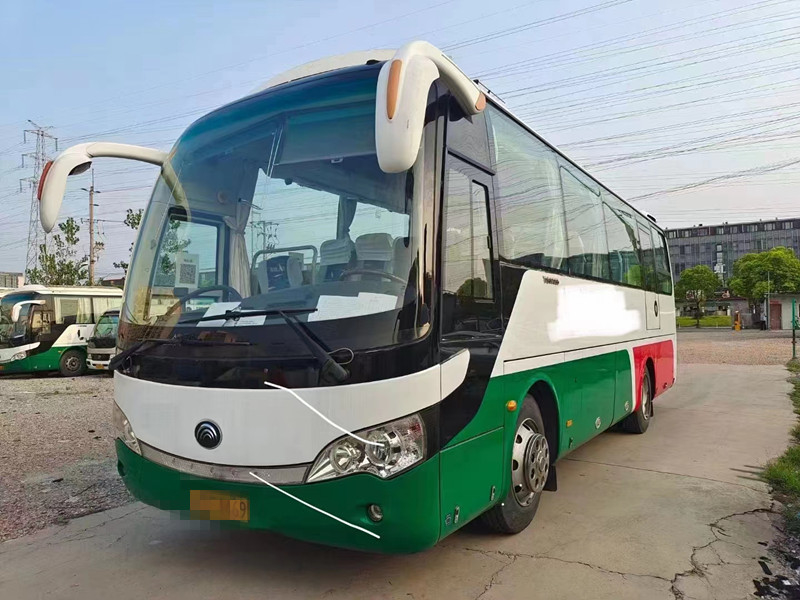 2015 سنة 37 مقاعد مستعملة Yutong Bus ZK6888 Coach Bus Diesel Engines للنقل