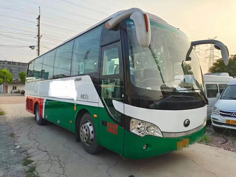 2015 سنة 37 مقاعد مستعملة Yutong Bus ZK6888 Coach Bus Diesel Engines للنقل